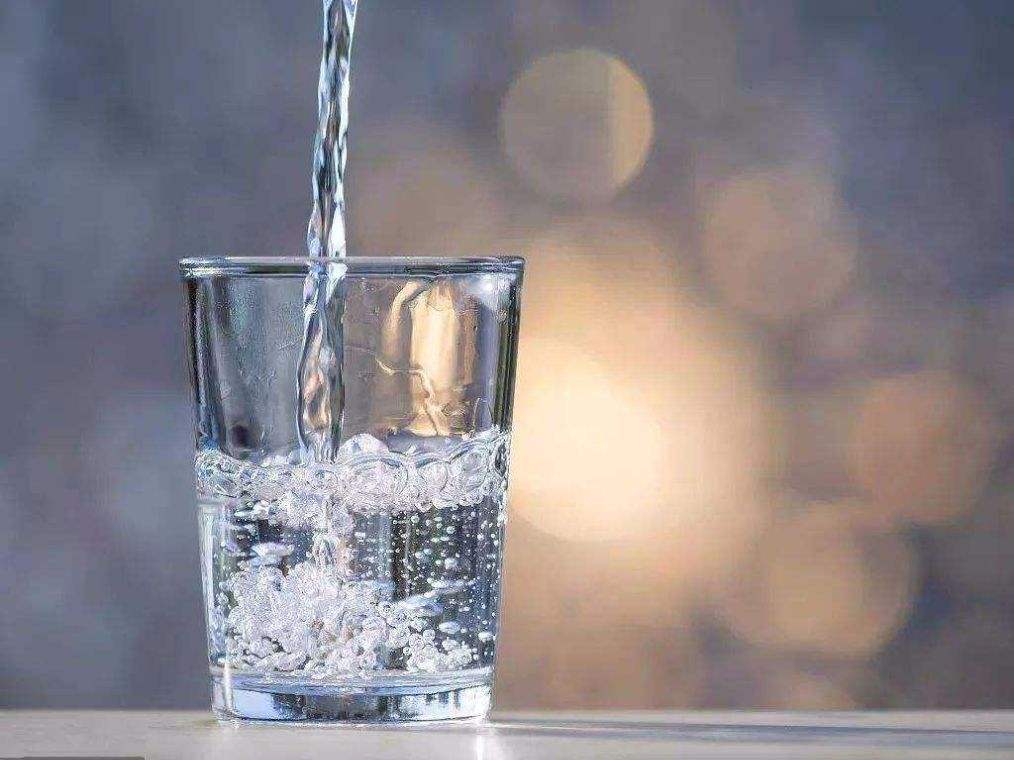 健身中补水你真的喝对了吗？喝水还是运动饮料？